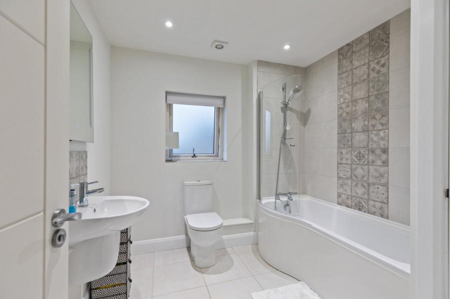 15 Woodbrook Grove