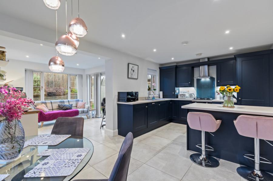 15 Woodbrook Grove
