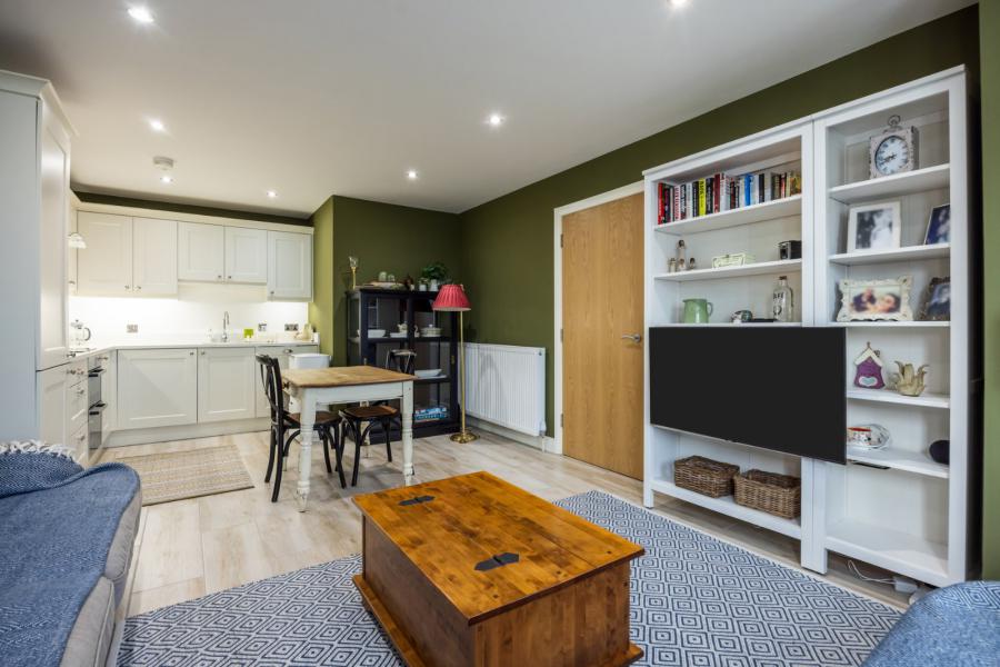 2 Lodge Grove