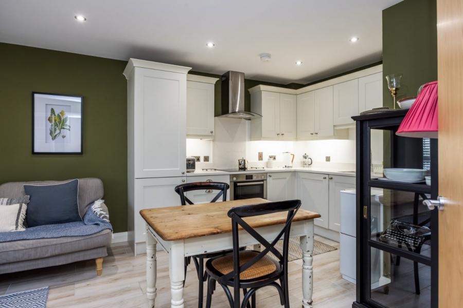 2 Lodge Grove