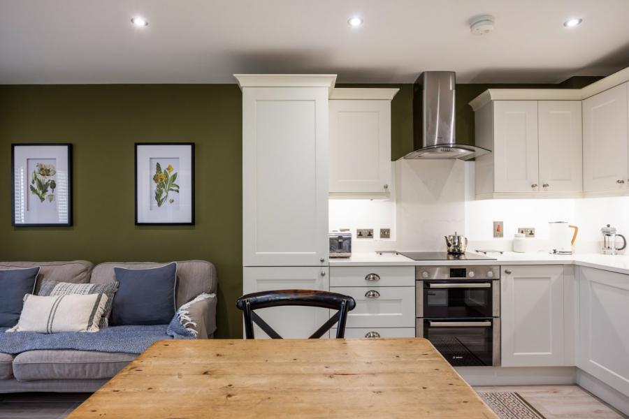 2 Lodge Grove