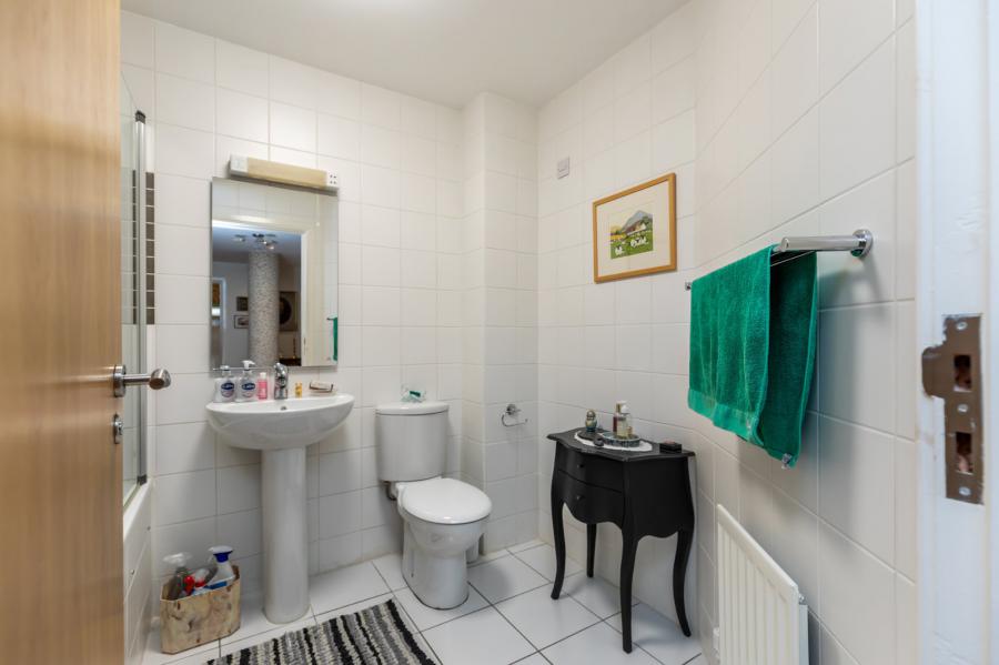 Apartment 2, 1 Deramore Park South