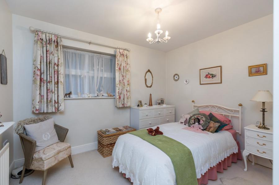Apartment 2, 1 Deramore Park South