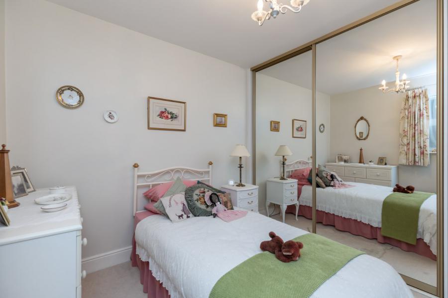 Apartment 2, 1 Deramore Park South