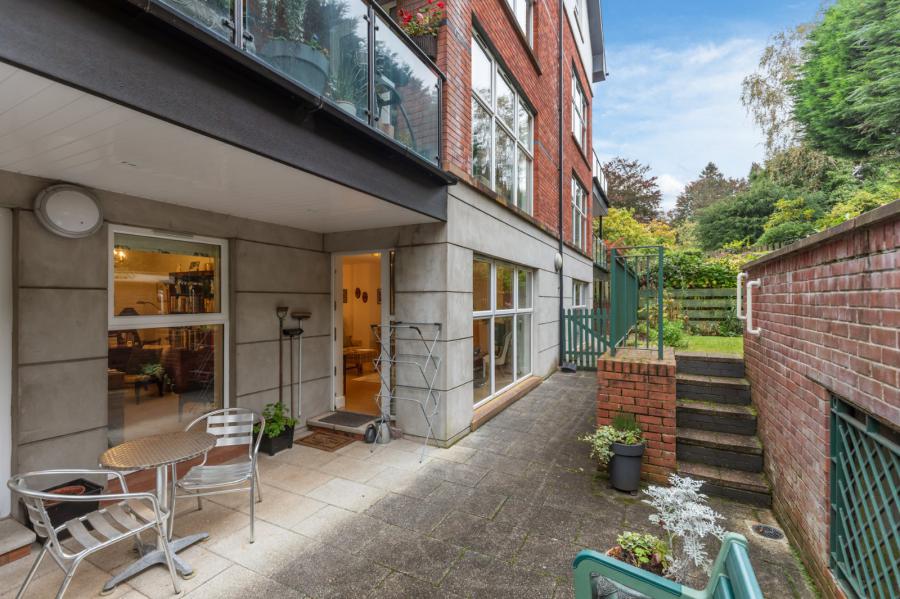 Apartment 2, 1 Deramore Park South