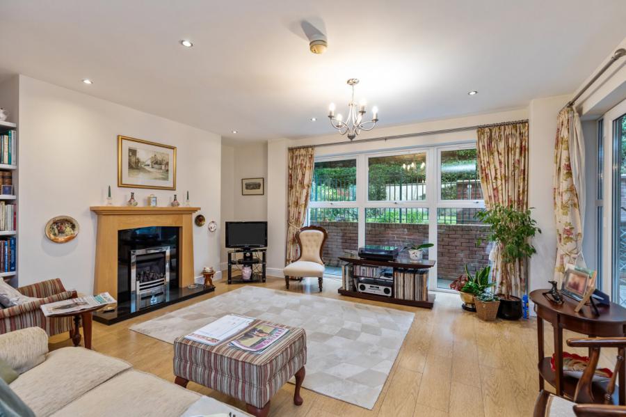 Apartment 2, 1 Deramore Park South