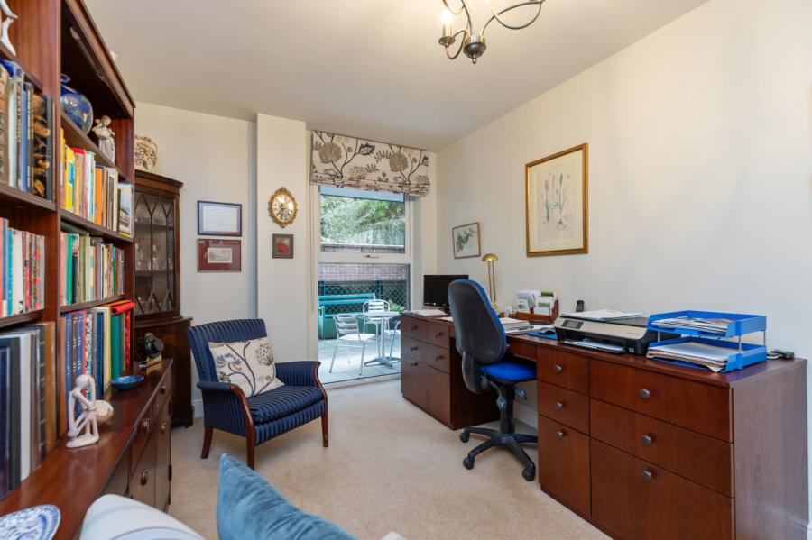 Apartment 2, 1 Deramore Park South
