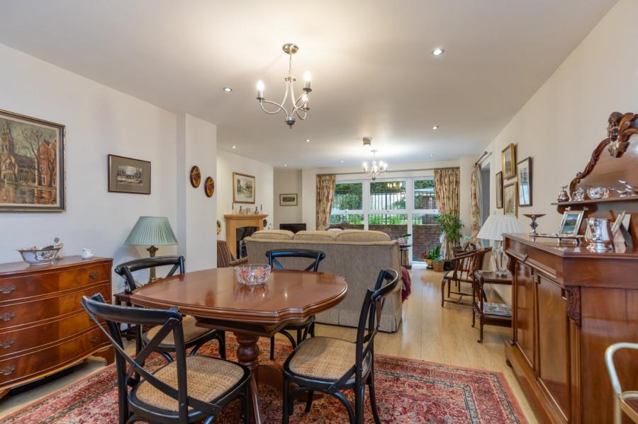 Apartment 2, 1 Deramore Park South