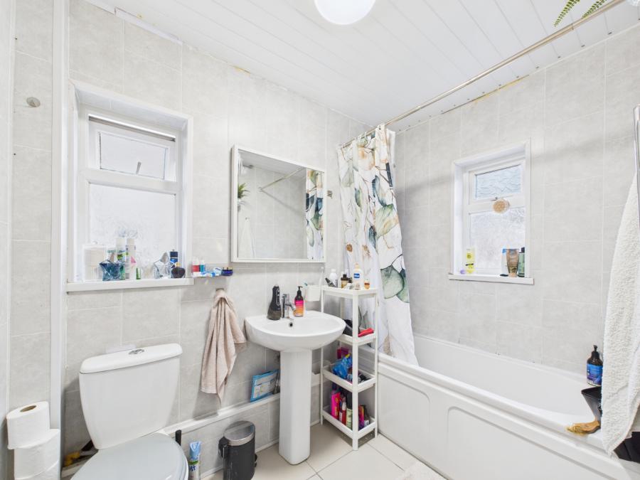 22 Rosebery Gardens