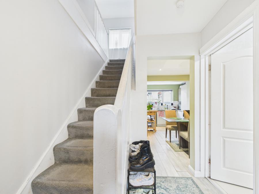 22 Rosebery Gardens