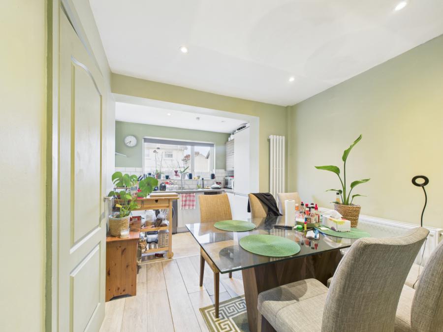 22 Rosebery Gardens