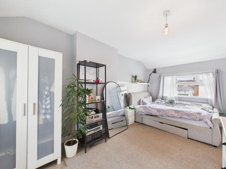 22 Rosebery Gardens