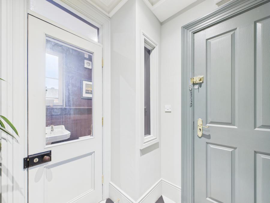 Flat 8 L'Academie, 14 College Gardens Flat 8 L'Academie, 14 College Gardens