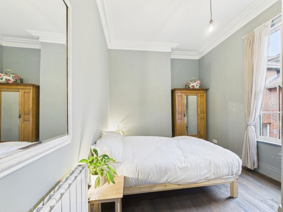 Flat 8 L'Academie, 14 College Gardens Flat 8 L'Academie, 14 College Gardens