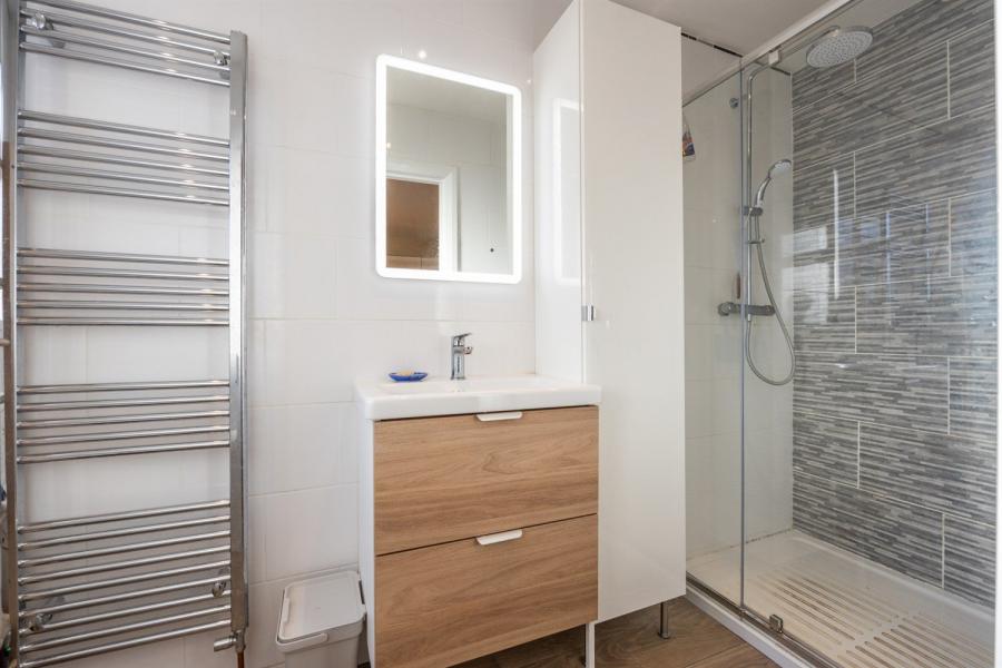 2A Neills Lane And 28 Shore Road