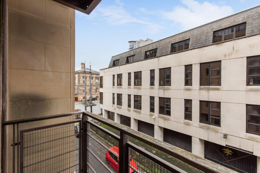 15 Custom House Residence, 2 Ulster Street