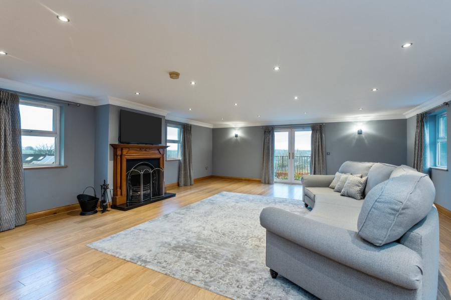 81 Hillsborough Road