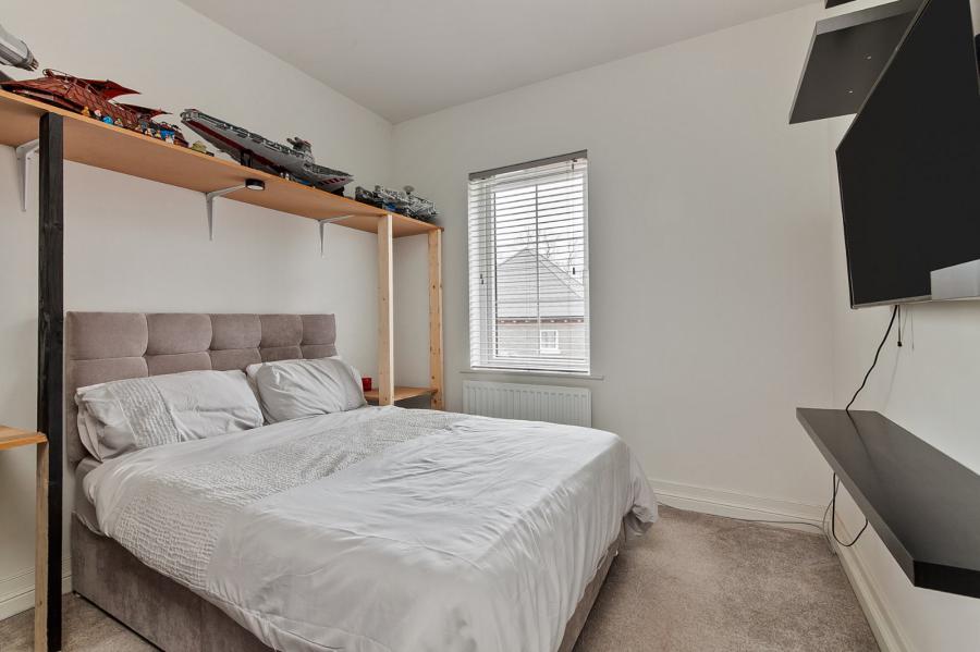 17 Charlestown Hall Gardens