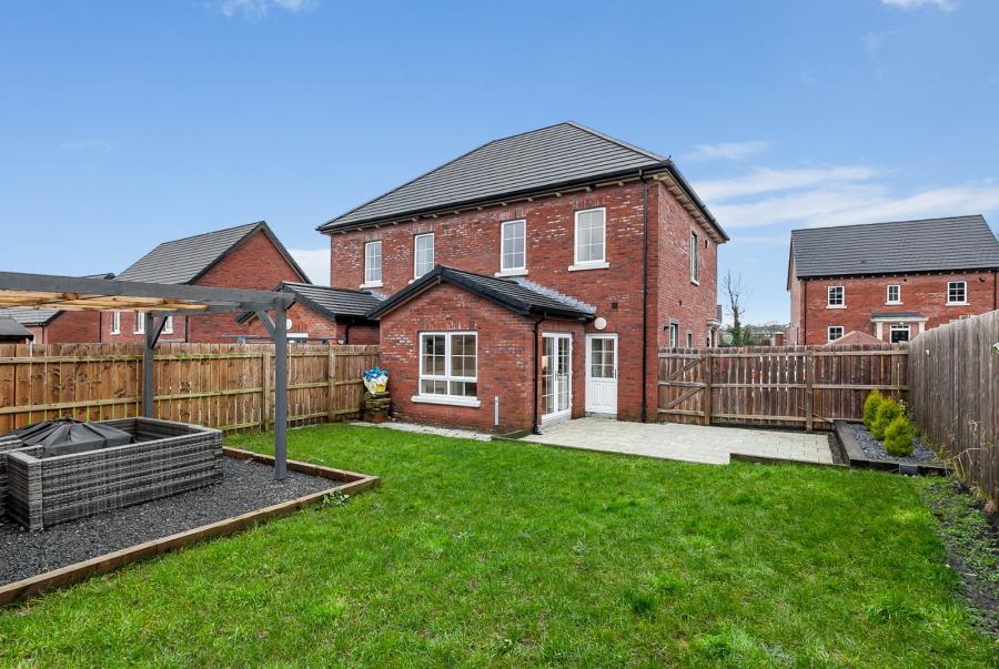 17 Charlestown Hall Gardens