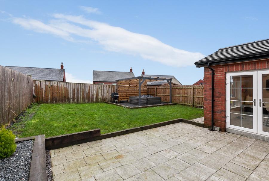 17 Charlestown Hall Gardens