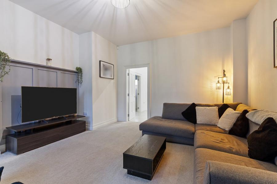 17 Charlestown Hall Gardens