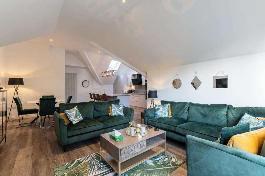 Penthouse, 45 Newforge Lane