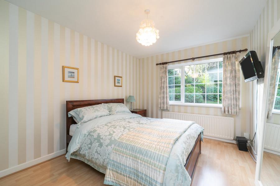 23 Deramore Park South