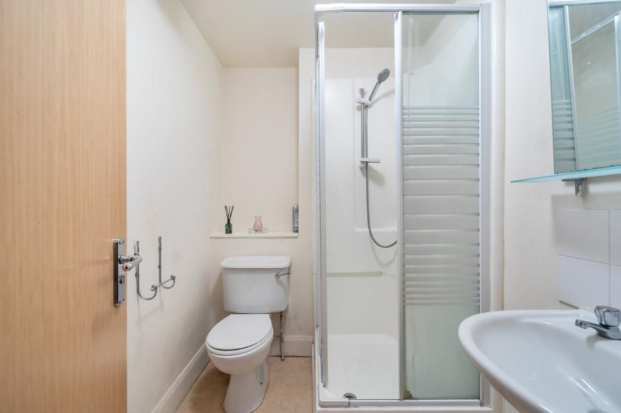 Apartment D 2.4 Whitehall Square, 181 Sandy Row