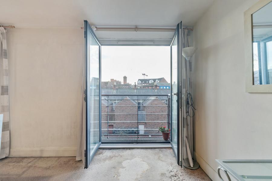 Apartment D 2.4 Whitehall Square, 181 Sandy Row