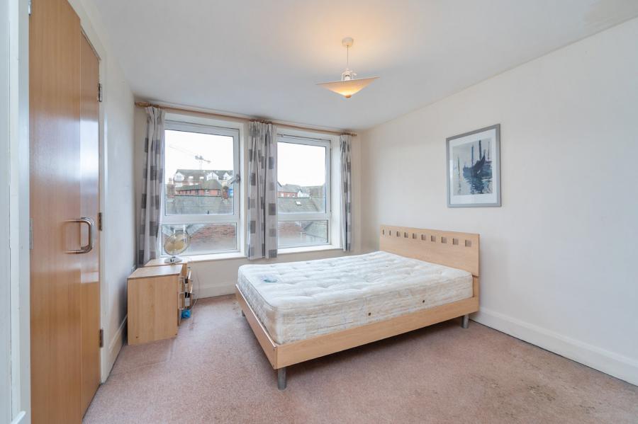 Apartment D 2.4 Whitehall Square, 181 Sandy Row