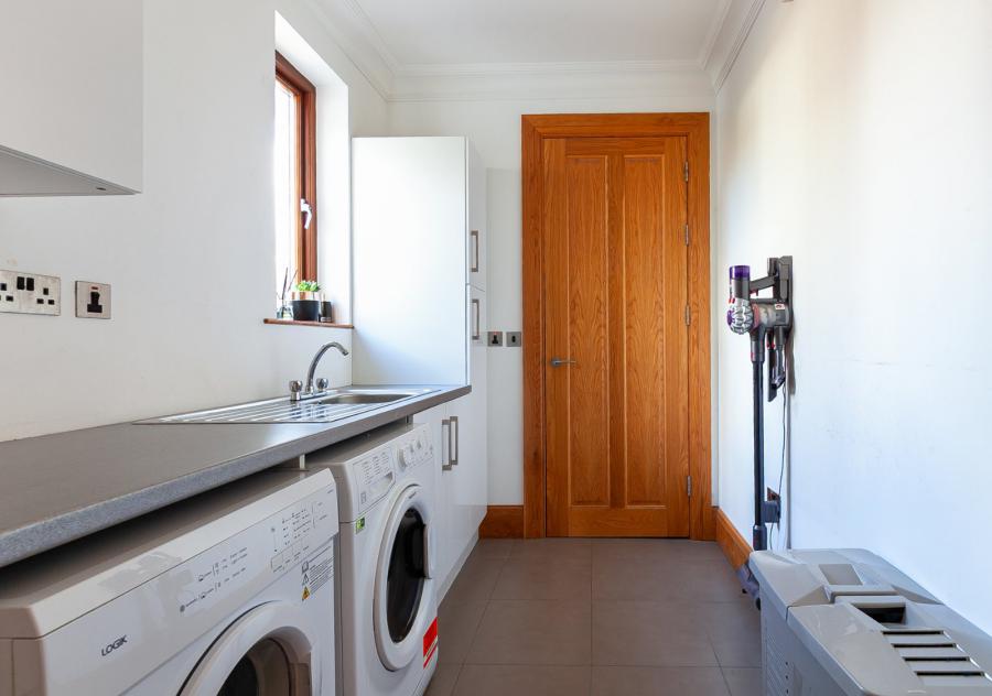 22 Deramore Park South