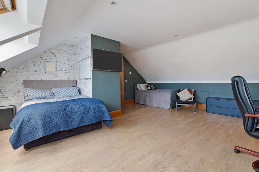 22 Deramore Park South