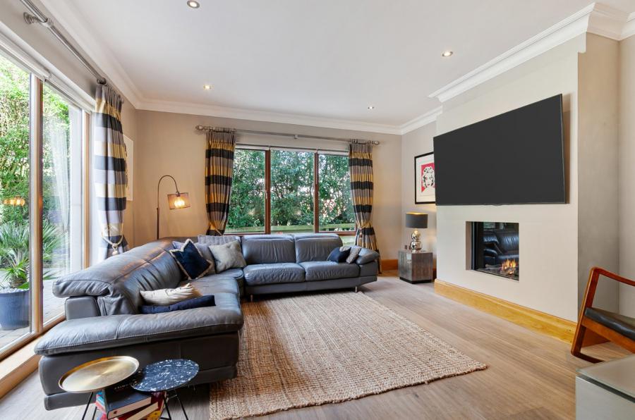 22 Deramore Park South