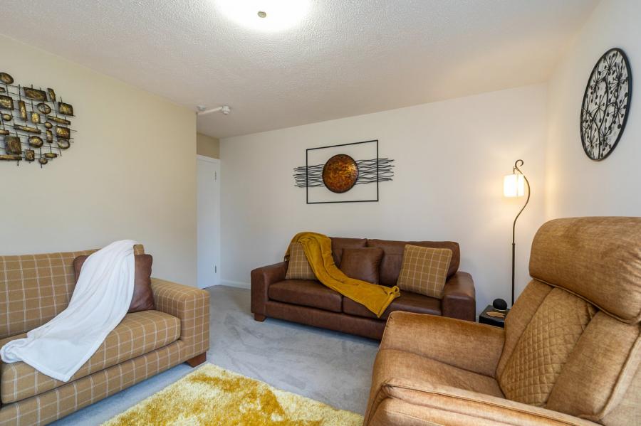 12 Castleton Court, 16 Osborne Park