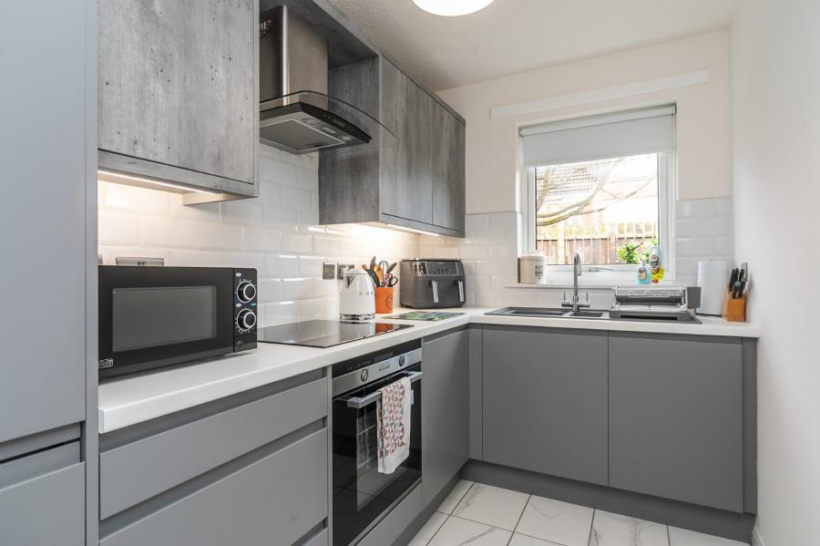 12 Castleton Court, 16 Osborne Park