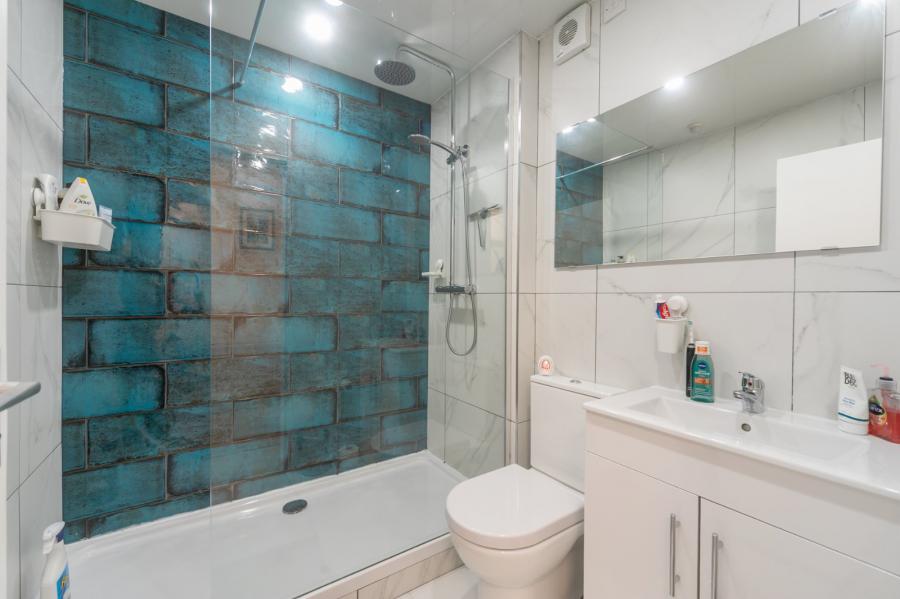 12 Castleton Court, 16 Osborne Park