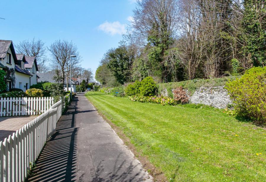 10 Purdysburn Village