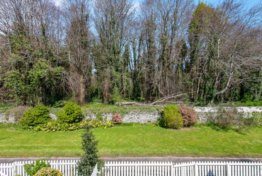 10 Purdysburn Village