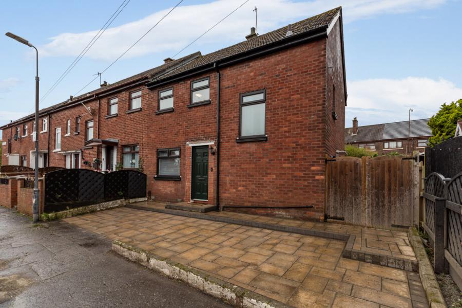 17 Shanlieve Road, Belfast, County Antrim, BT11 8GN