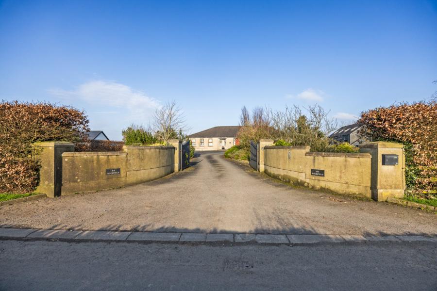 Rockfield, 69 Back Road