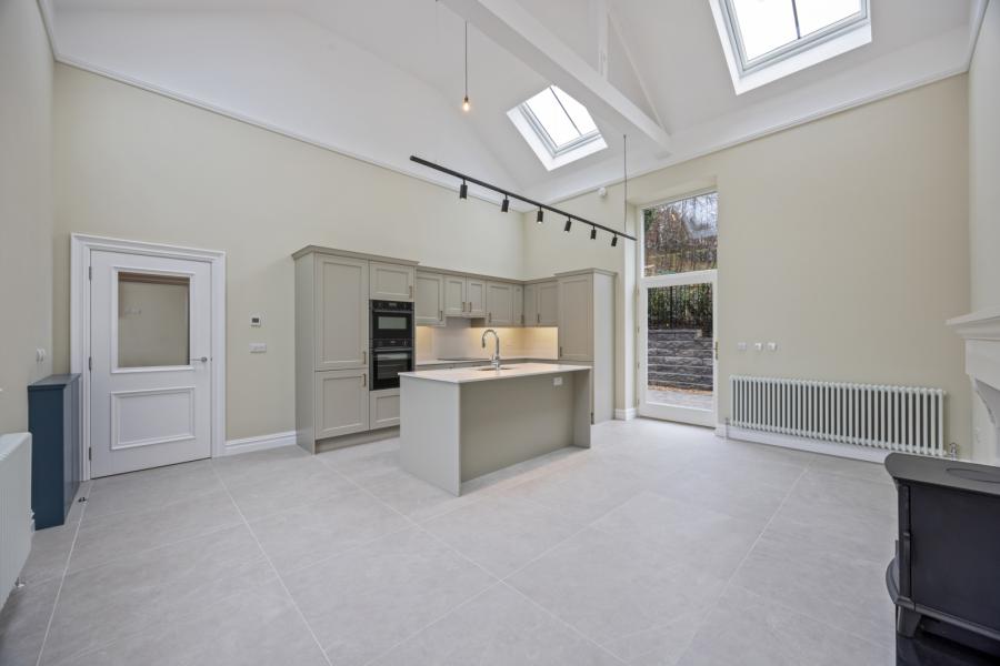 34 Lady Ishbel Boulevard