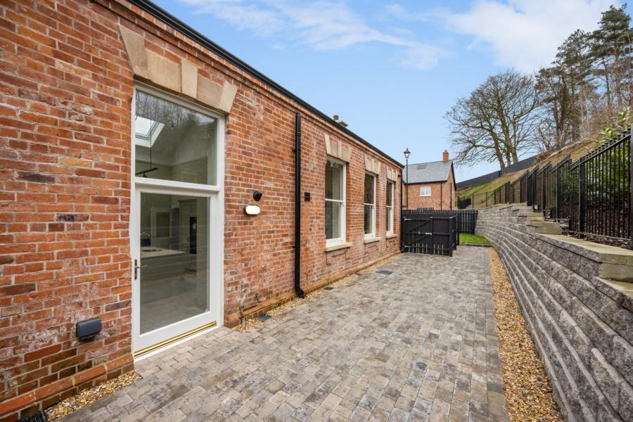 34 Lady Ishbel Boulevard