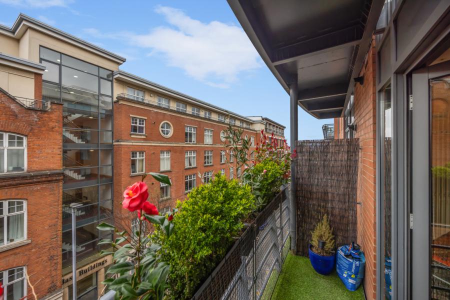 N12 Central Park, 33 Alfred Street