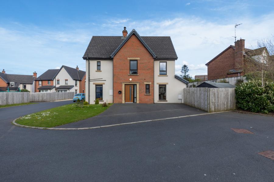 11 Royal Ascot Mews, Carryduff, Belfast, BT8 8SD