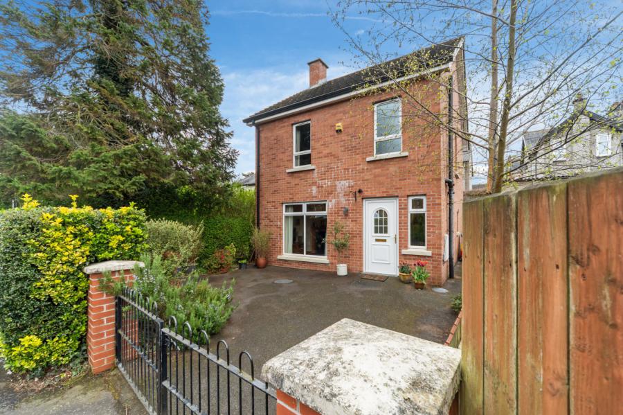 25B Knockbreda Park
