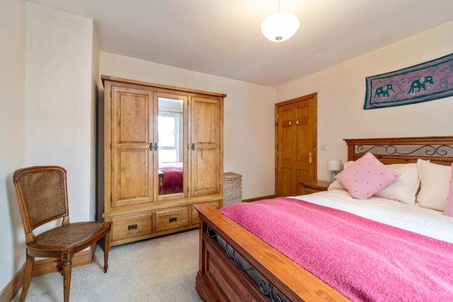 25B Knockbreda Park