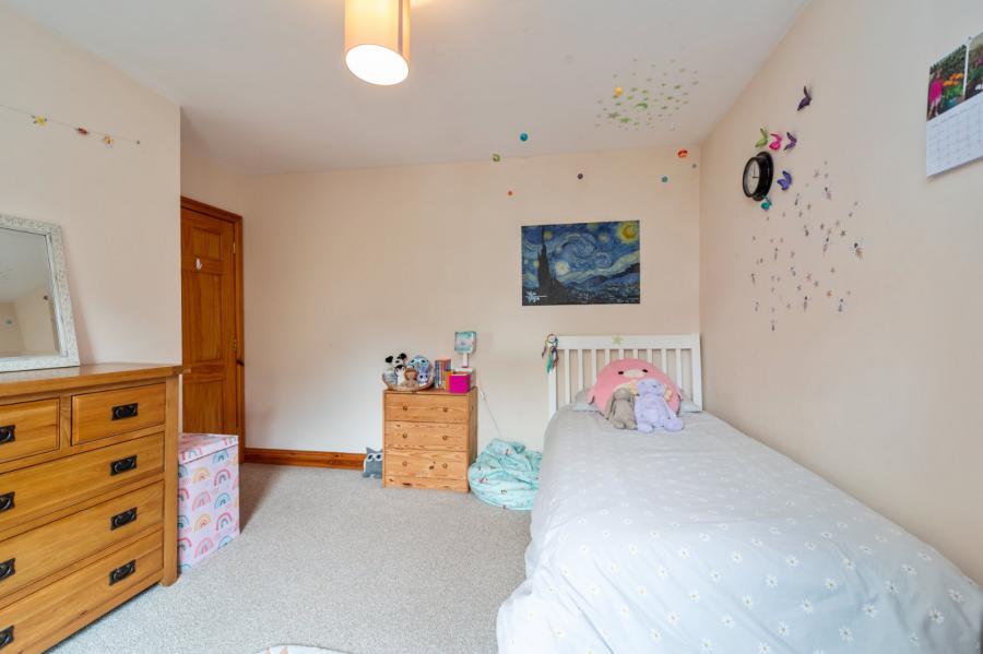 25B Knockbreda Park