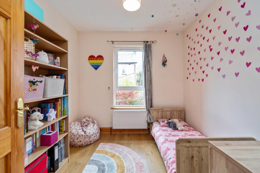 25B Knockbreda Park