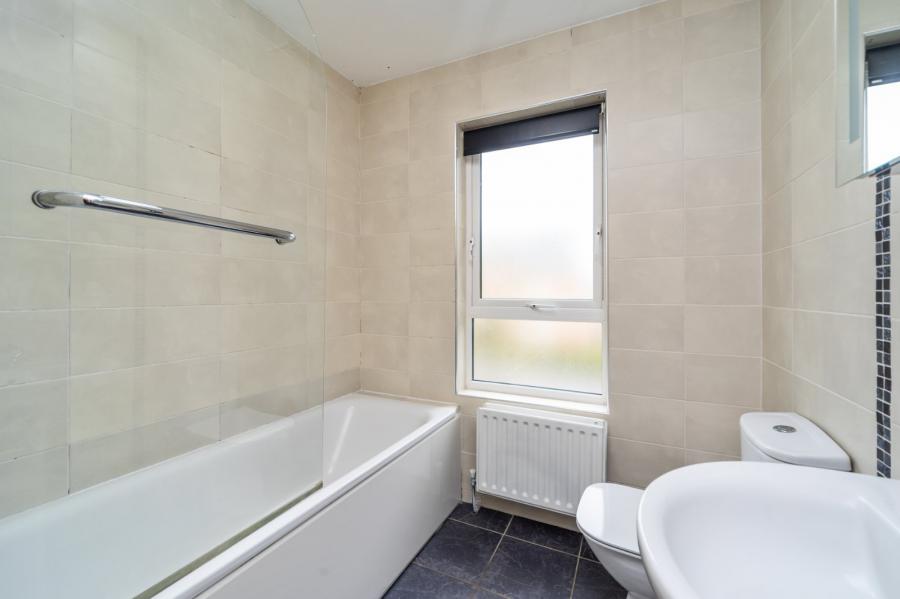 25B Knockbreda Park