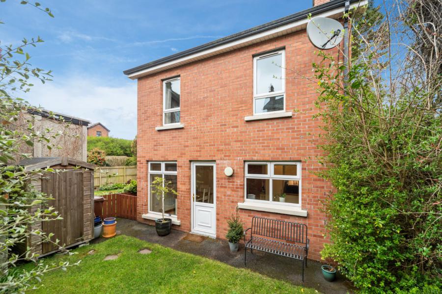 25B Knockbreda Park
